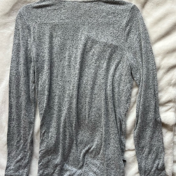 Old Navy Soft Gray Marl Long sleeve - Picture 2 of 3